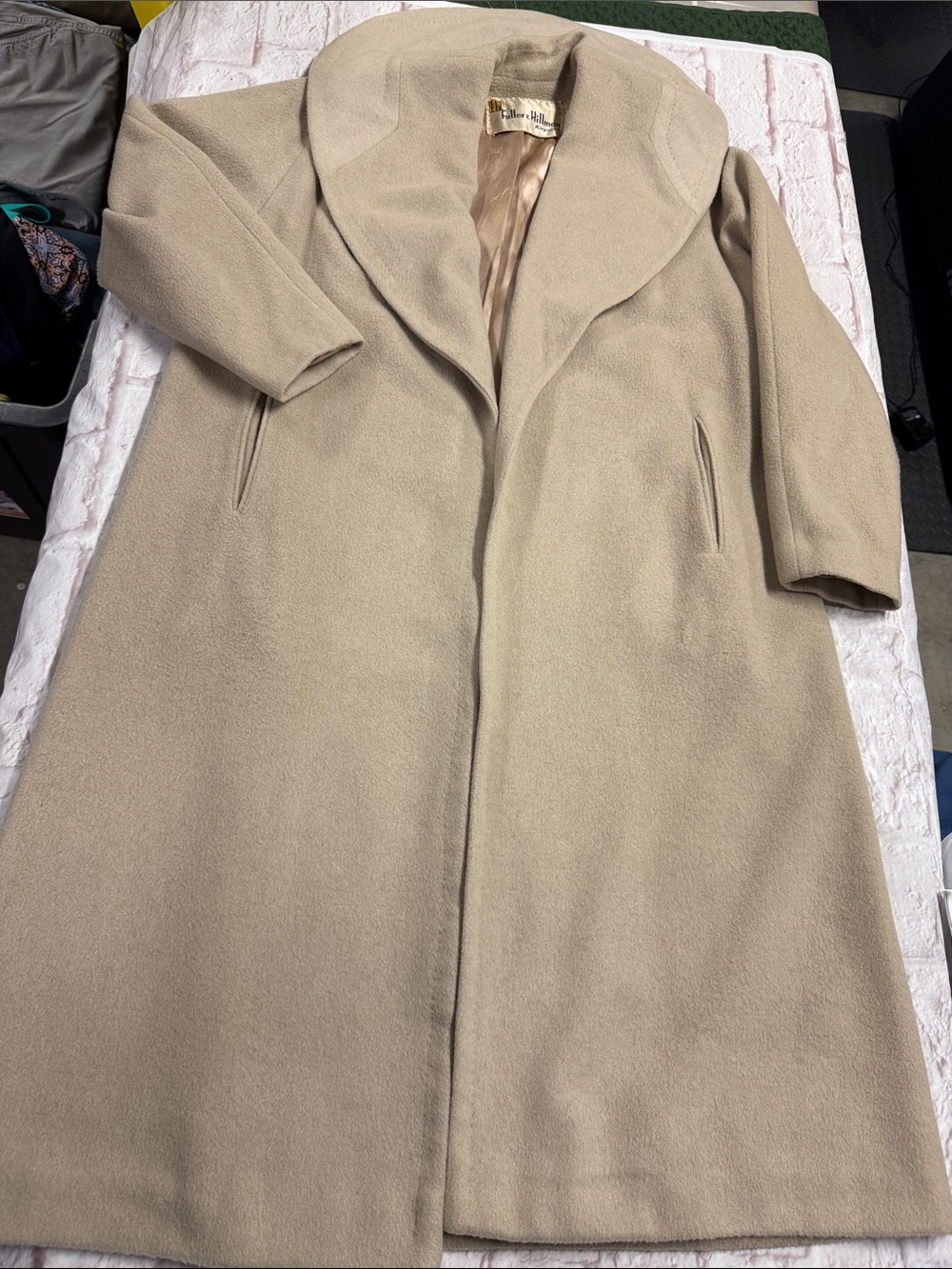 Vintage 1940s-1960’s Open Front Draped Coat in Beige fuller and Hillman - Picture 13 of 16